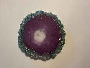 Juego de 6 Posavasos de Resina con Diseño de Geoda, Ecológicos, Pintados a Mano, Redondos, Color Morado y Verde Azulado, Decoración para el Hogar de TIMELESS CRAFT - Product Image 2