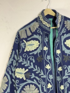 Giacca Blu Scuro Ricamata Stile Suzani |   Cotone |   Cappotto in Stile Suzani |   Top Boho Indigo con Apertura Frontale - Product Image 5