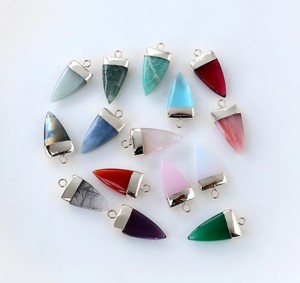 Pendentif en cristal triangulaire |   Connecteur en argent plaqué avec pierres précieuses |   Composants de bijoux en pierre naturelle |   Fournitures pour colliers faits à la main - Product Image 3