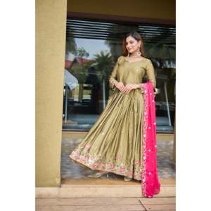 Pent and Beautiful Designer Robe de soirée avec Dupatta pour les fêtes - Product Image 3