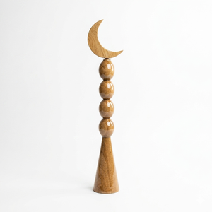 Ensemble de sculptures en bois laqué en forme de croissant de lune, sphères empilées lisses et bases coniques pour un intérieur moderne et sophistiqué - Product Image 2