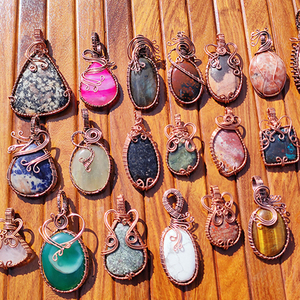 Pendentifs en cristal enroulés de fil de cuivre, vente en gros, faits à la main, pierres précieuses naturelles, breloques bohèmes, plaqué cuivre antique en vrac - Product Image 6