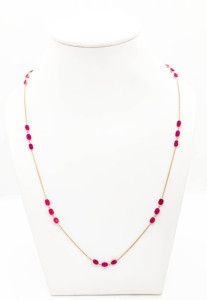 สร้อยคอทับทิมธรรมชาติแบบสามเม็ดในตัวเรือนทองคำแท้ 18K สีเหลือง – สร้อยทับทิมแบบหลายกลุ่มประดับขอบแบบ Bezel Set หรูหรา สำหรับคนเกิดเดือนกรกฎาคม - Product Image 5