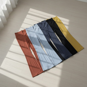 Leggings de yoga et de sport pour femme, très vendus, avec logo personnalisé, très extensibles, effet froncé aux fesses, respirants, unis, écologiques et avec poche - Product Image 3