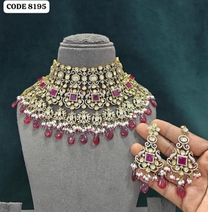Parure de bijoux de mariée de luxe Ping Bling : Collier ras-du-cou Kundan vert, boucles d'oreilles assorties, perles de zircon, plaqué or antique pour femme - Product Image 2