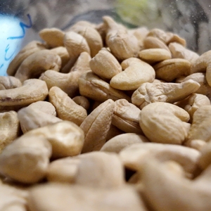 Noix de cajou blanches du Cambodge 100% naturelles, emballées sous vide, qualité WW240, fraîches et biologiques, certifiées USDA, en promotion - Product Image 1