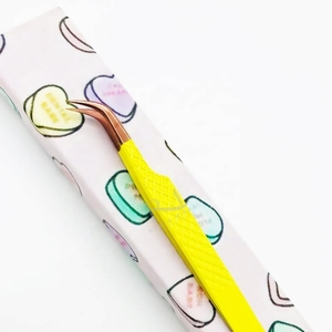 Pinza para Pestañas con Recubrimiento en Polvo Amarillo, Punta Curva, Punta de Plasma en Oro Rosa / Pinza Individual de Diseño Personalizado, Empaque en Caja Individual - Product Image 3