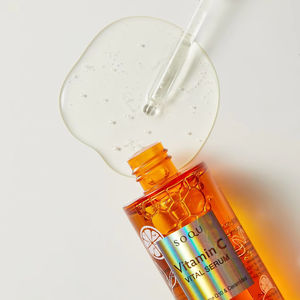 El suero de vitamina C de la marca coreana n.° 1 SOQU aumenta el tono de la piel, aporta nutrientes y humectación a tu piel. - Product Image 3