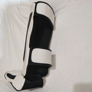 สนับแข้งฝึกซ้อมมวย MMA สีสันปรับแต่งได้ ยูนิเซ็กซ์ ขายดี พร้อมถุงมือหนัง PU ป้องกันอย่างดีสำหรับผู้ใหญ่ - Product Image 3