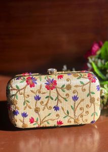 กระเป๋าคลัทช์งานปักมือประดับคริสตัลเพชรและลูกปัดสำหรับงานเลี้ยง งานแต่งงาน หรืองานกลางคืนสำหรับสุภาพสตรี - Product Image 2