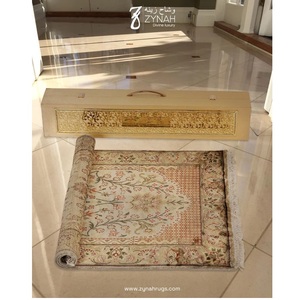Alfombra de Oración Islámica de Seda de Primera Calidad, Elegante Tapete Musulmán para la Oración Diaria, Disponible para la Venta - Product Image 6