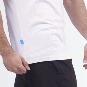 เสื้อกล้ามออกกำลังกายผู้ชาย ผ้าโพลีเอสเตอร์ตาข่าย น้ำหนักเบา แห้งเร็ว ระบายอากาศดี เย็บตะเข็บแข็งแรง พร้อมโลโก้แบบกำหนดเอง - Product Image 3