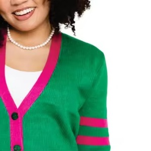 เสื้อคาร์ดิแกนผ้าฝ้ายถักลายทางคุณภาพสูงสำหรับผู้หญิง แบรนด์ AKA Varsity คอวี ติดกระดุม ลายตัวอักษรกรีก สไตล์ลำลองสำหรับฤดูหนาว - Product Image 3