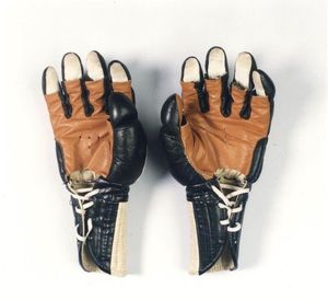 Guantes de boxeo de cuero de medio dedo con cierre de cordones en la muñeca para artes marciales para adultos - Product Image 1