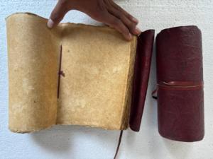 Cuaderno Ecológico de Cuero con Borde Rústico, Papel Hecho a Mano, Estilo Antiguo, para Escribir, con Diseño de Coníferas - Product Image 3