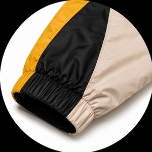 Conjunto Deportivo Ligero con Chaqueta con Capucha y Cremallera y Pantalones Cortos, Diseño Personalizado con Bloques de Color y Logotipo Frontal, Cortavientos - Product Image 6