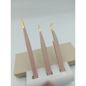 Pinzas Profesionales de Alta Gama para Cejas con Punta Puntiaguda, Ligeras y Ecológicas, Diseño de Lujo, Modelo 300, de Pakistán - Product Image 1