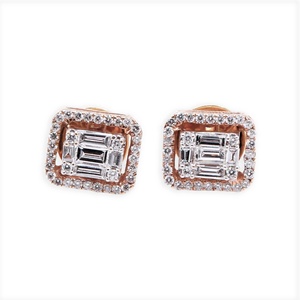 Boucles d'oreilles clous en or rose massif 18 carats avec diamants naturels taille baguette et halo carré, bijoux fins, Memoria Jewels - Product Image 4