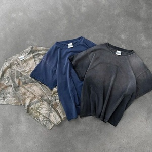 T-shirt surdimensionné à épaules tombantes en coton peigné doux de haute qualité, effet délavé soleil, imprimé Realtree Camo DTG pour homme - Product Image 4