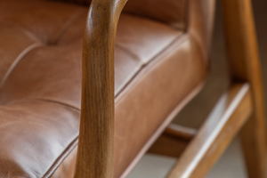 Sillón Artesanal de Estilo Moderno de Mediados de Siglo en Cuero de Primera Calidad Color Bronceado con Estructura de Madera Maciza - Product Image 3