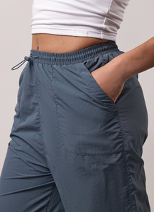 Pantalon de jogging en coton pour femme, coupe ample, jambe droite, avec logo personnalisé, idéal pour la saison automne - Product Image 2