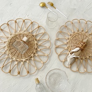 Vente en gros de sets de table en rotin, décoration de table, sets de table en osier tissés à la main, dessous de verre, sets de table ronds naturels de style bohème, fabriqués au Vietnam - Product Image 1