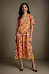 Vestido Maxi Casual con Estampado Floral Elegante en Amarillo Vibrante, Cuello en V, 100% Algodón, con Cintura Ajustable y Mangas Cortas - Product Image 4