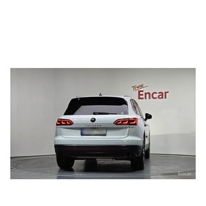 Volkswagen Touareg 3.0 TDI Premium 2023, SUV Diésel con Asientos de Cuero y Cámara Trasera - Product Image 4