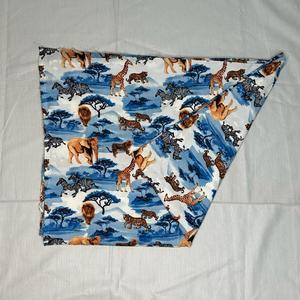 Tela crepé premium con estampado de animales de la selva para camisas, ropa de dormir, ropa de estar por casa, faldas, vestidos de una pieza, ropa para niños y bolsos. - Product Image 3
