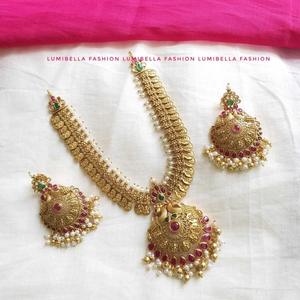 Fashion Jewelry Set Matte Coin Style Short Necklace with Peacock Embellishment - Product Image 1