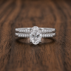 Ensemble de bagues de fiançailles de luxe en or 18 carats avec diamant ovale de laboratoire de 2,25 carats, clarté E VS1, et demi-alliance éternité de 2 carats, ensemble de bagues de mariée - Product Image 1