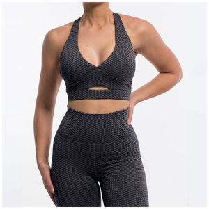 Ensemble de yoga 2 pièces pour femme : Crop top dos nageur à col en V profond et leggings taille haute, en nylon respirant uni, sans couture, pour le sport et la gym - Product Image 1