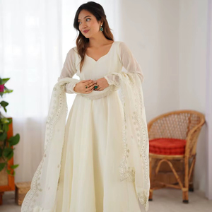 Traje Anarkali de seda Fandy de diseñador, 4.5m, con bordado de lentejuelas, completamente cosido, listo para usar, conjunto de vestido y pantalón. - Product Image 1
