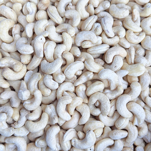 Noix de cajou en vrac à prix raisonnable, noix de cajou en vrac Kaju, exportées par SANTIGO vers le Moyen-Orient - Product Image 1