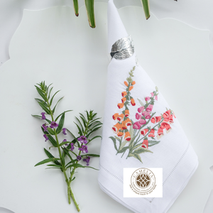 Lin naturel avec broderie de fleurs de ménagère, des fleurs gracieuses en forme de cloche ajoutant un charme élégant aux tables et aux rassemblements - Product Image 2