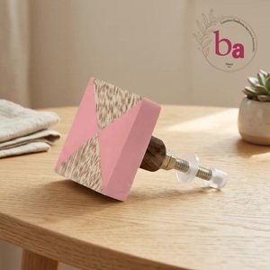 Poignée de meuble carrée en bois, résine et métal, rose, design géométrique moderne, écologique, pour tiroir, salon et salle de bain - Product Image 2