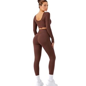 Conjuntos de Yoga para Mujer con Cuello Cuadrado Color Café, Nylon y Spandex Premium, Suaves como la Mantequilla, Elásticos, Duraderos y con Soporte - Product Image 2