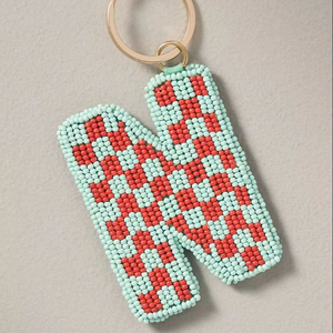 Llavero con letra N a cuadros en coral menta, personalizado con bordado de cuentas, anillo de metal dorado, colgante para bolso, regalo de joyería, diseño artesanal de moda - Product Image 1