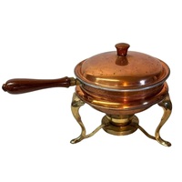 Plat à chafing en cuivre martelé de luxe avec support doré, chauffe-plats rond pour buffet, idéal pour l'hôtellerie et la restauration.