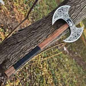 Hache Viking à double tête forgée à la main en acier à haute teneur en carbone, hache de combat à double tranchant avec fourreau en cuir – Vente chaude - Product Image 5