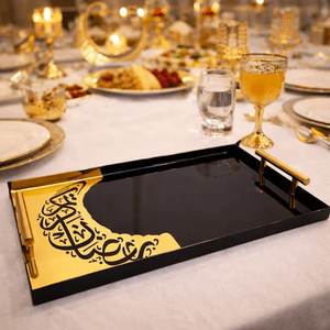 Plateau de service alimentaire en métal, forme rectangulaire, placage argent, poignée dorée, compatible lave-vaisselle et micro-ondes - Product Image 6