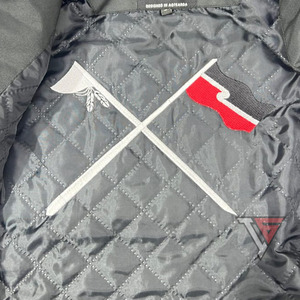 Blouson Bomber Homme Personnalisé Hiver en Toile Taslan Rigide Anti-Bactérienne Brodé Style Baseball Varsity – Vente en Gros - Product Image 3