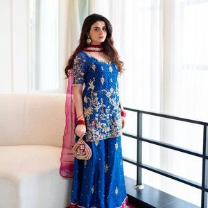 Conjunto Premium de Kurti y Palazzo de Georgette Bordado con Dupatta, Adornos de Lentejuelas, Zari y Pedrería Hechos a Mano para Mujer - Product Image 2