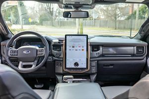 Ford F-150 Lightning Lariat 2022 d'occasion, conduite à droite/à gauche, très demandée - Product Image 2