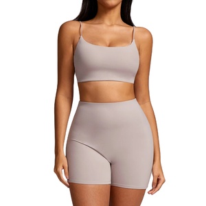 Conjunto Deportivo de Dos Piezas para Mujer, Sujetador Deportivo y Pantalones Cortos de Yoga, Ropa Deportiva Suave y Elástica - Product Image 1