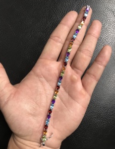 สร้อยข้อมือเทนนิสแบบยูนิเซ็กซ์ ดีไซน์สวยงาม ประดับด้วยพลอยแท้ทรงรี เงินแท้ 925 ประกอบด้วยอเมทิสต์ ซิทริน การ์เนต สวิสโทแพซ และเพอริดอต - Product Image 3