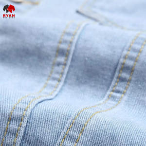 แจ็คเก็ตยีนส์คุณภาพพรีเมียมสำหรับผู้ชาย ติดกระดุม พร้อมโลโก้แบบกำหนดเอง ทรงปกติ - Product Image 6