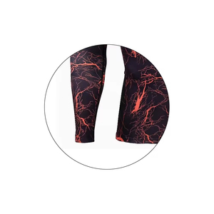 Encuentra camisetas de natación deportivas de manga larga similares a Rash Guards, diseñadas para entrenamiento de surf, actividades en la playa y deportes acuáticos. - Product Image 5