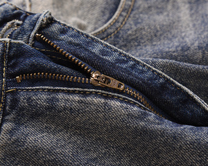 Jean en denim bleu délavé et déchiré style urbain, coupe droite, pour homme – Marque tendance, streetwear décontracté - Product Image 3