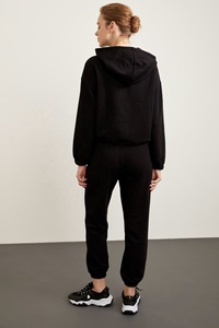 Conjunto Deportivo Informal de Moda para Mujer, Talla Grande, Transpirable, Diseño de 2 Piezas, Top Corto con Capucha y Pantalones Jogger, Logotipo Personalizado OEM - Product Image 5